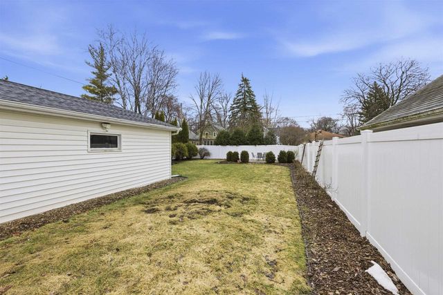 1820 N SUPERIOR STREET, Appleton, WI 54911