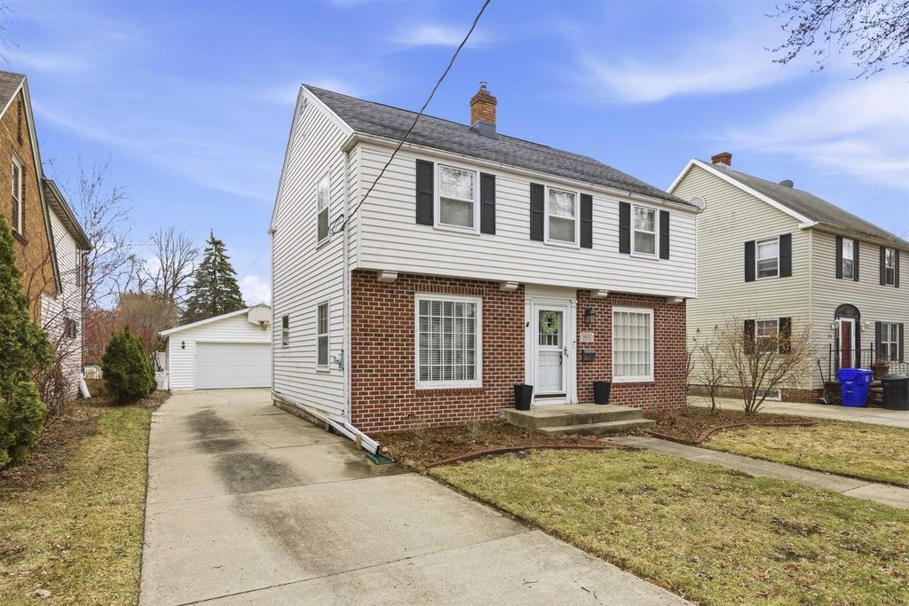 1820 N SUPERIOR STREET, Appleton, WI 54911