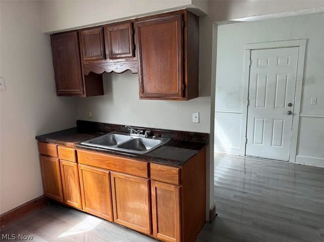 4464 W 28th Street, Cleveland, OH 44109