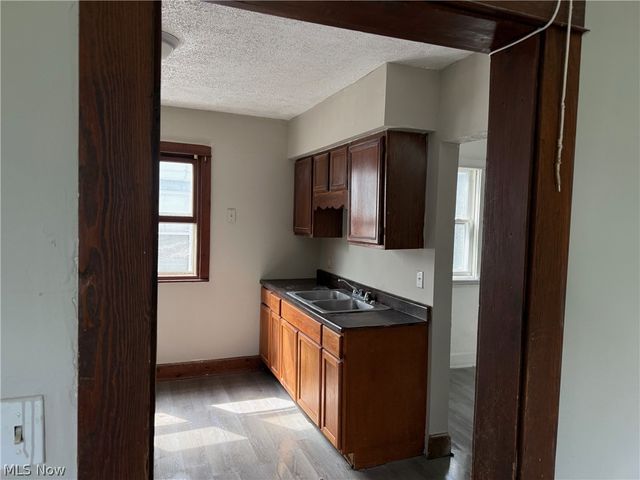 4464 W 28th Street, Cleveland, OH 44109