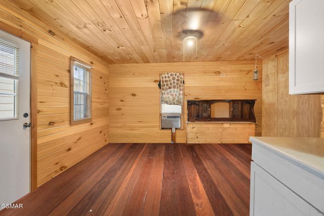 557 High Country Way, Cosby, TN 37722