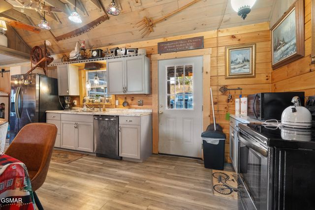 557 High Country Way, Cosby, TN 37722