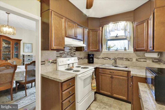 375 SUNSET RD, Reading, PA 19611