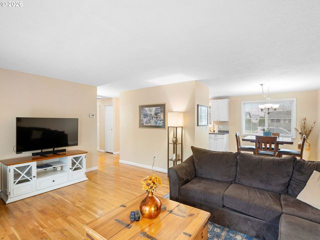 2036 SALLAL Rd, Woodburn, OR 97071