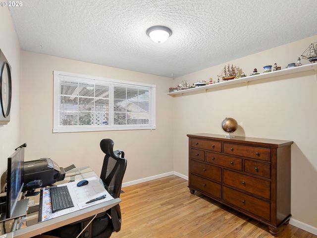 2036 SALLAL Rd, Woodburn, OR 97071