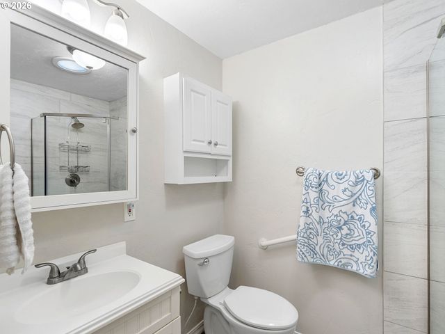 2036 SALLAL Rd, Woodburn, OR 97071