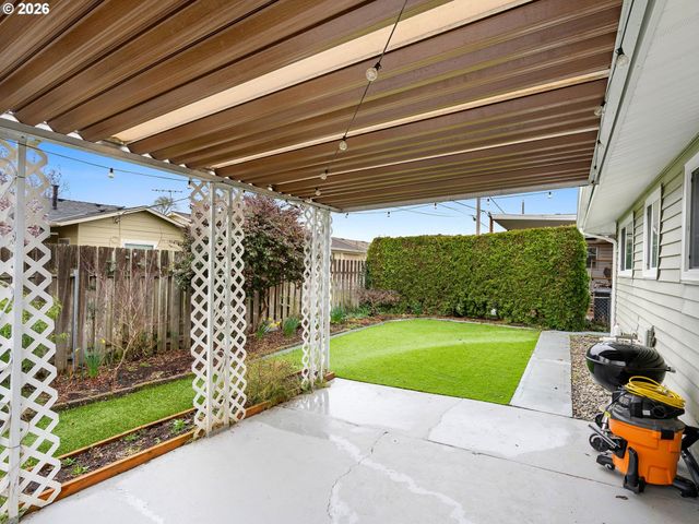 2036 SALLAL Rd, Woodburn, OR 97071