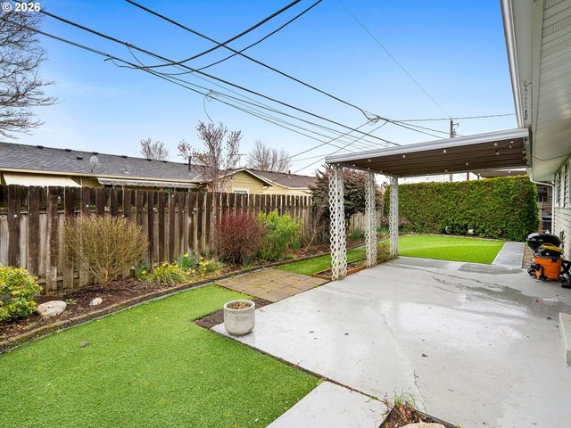 2036 SALLAL Rd, Woodburn, OR 97071