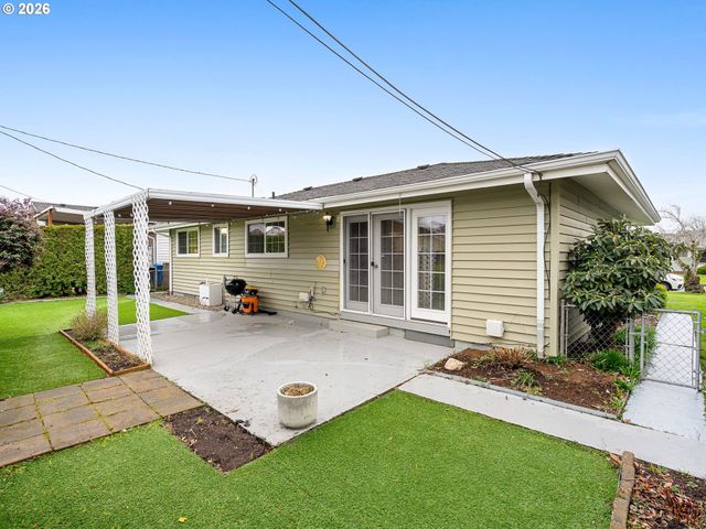 2036 SALLAL Rd, Woodburn, OR 97071