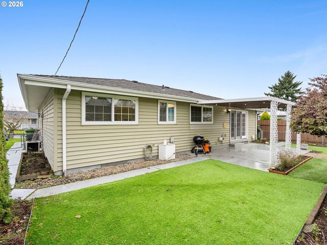 2036 SALLAL Rd, Woodburn, OR 97071