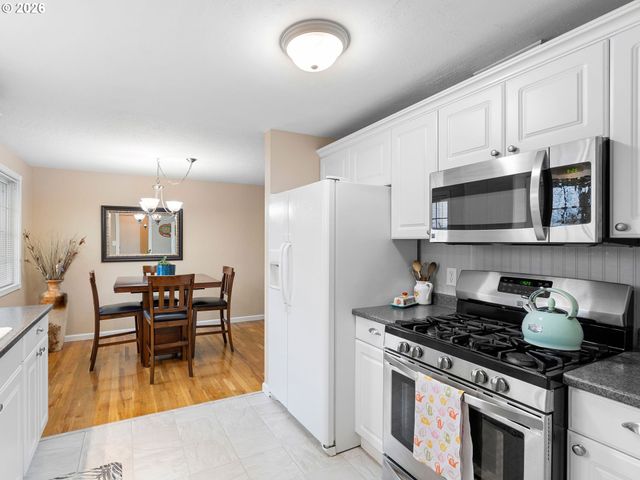 2036 SALLAL Rd, Woodburn, OR 97071