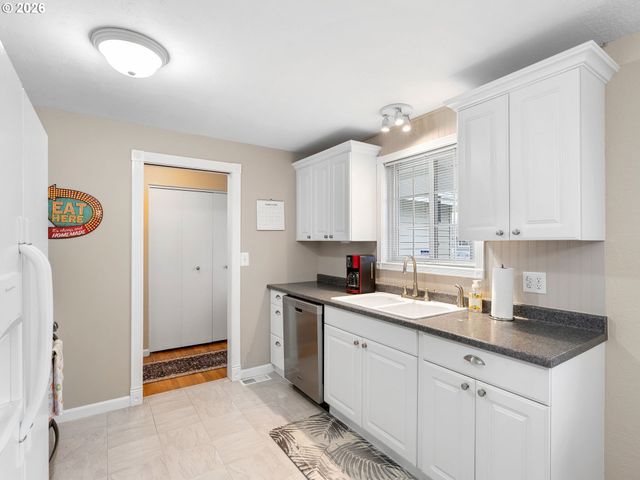 2036 SALLAL Rd, Woodburn, OR 97071