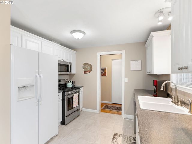 2036 SALLAL Rd, Woodburn, OR 97071