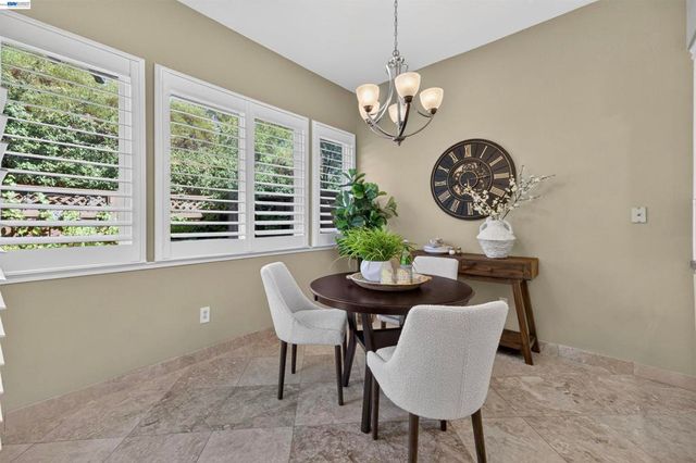 305 Sutton Cir, Danville, CA 94506