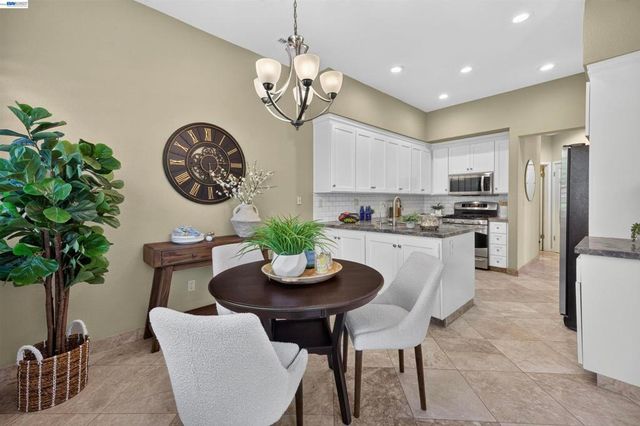 305 Sutton Cir, Danville, CA 94506