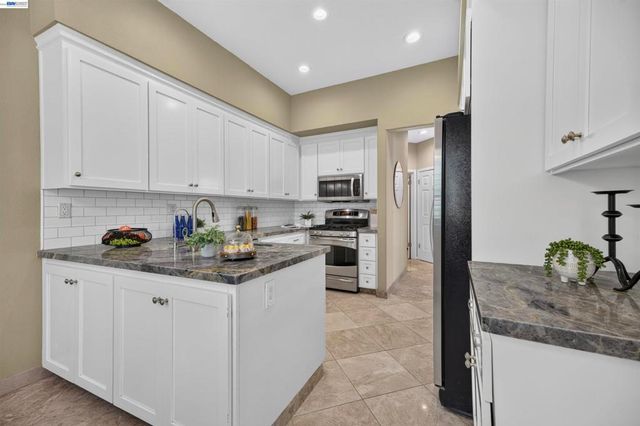 305 Sutton Cir, Danville, CA 94506