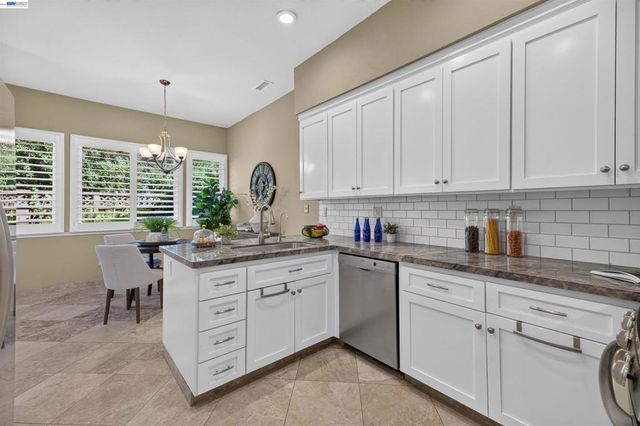 305 Sutton Cir, Danville, CA 94506