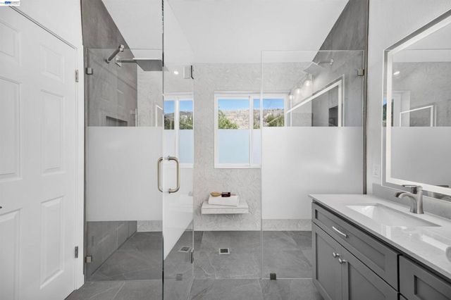 305 Sutton Cir, Danville, CA 94506