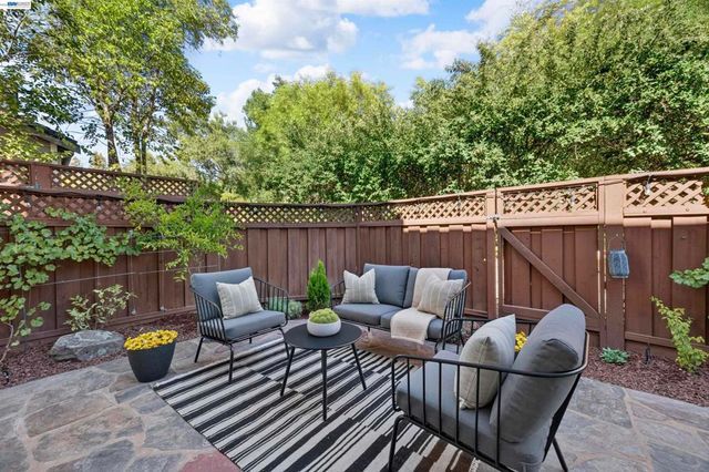 305 Sutton Cir, Danville, CA 94506