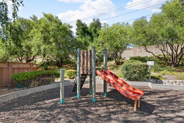 305 Sutton Cir, Danville, CA 94506
