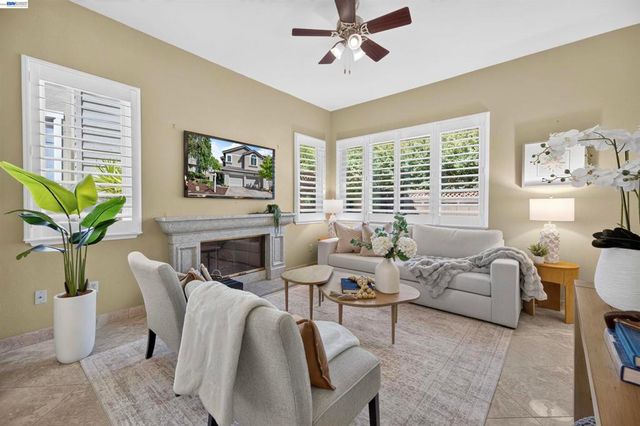 305 Sutton Cir, Danville, CA 94506