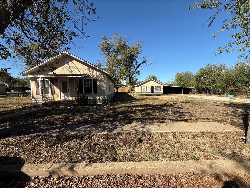 1814 S Neches Street 1816, Coleman, TX 76834