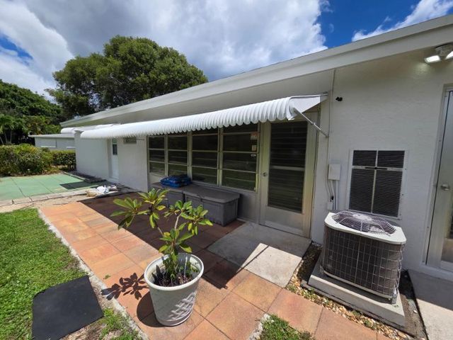 7205 W Oakridge Circle, Lake Worth, FL 33462
