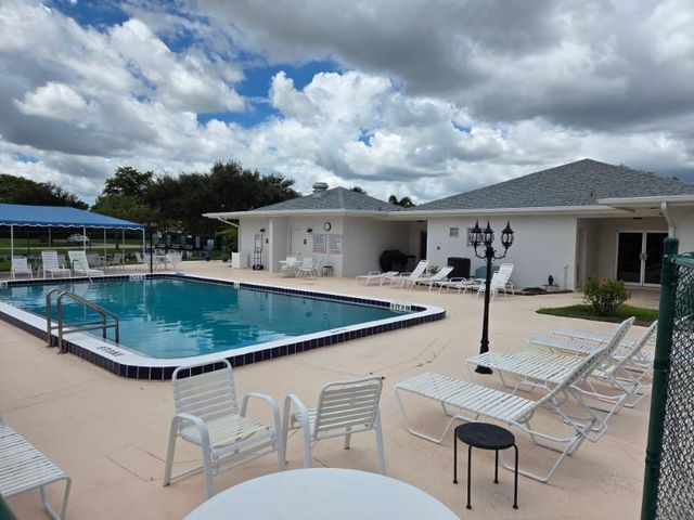 7205 W Oakridge Circle, Lake Worth, FL 33462