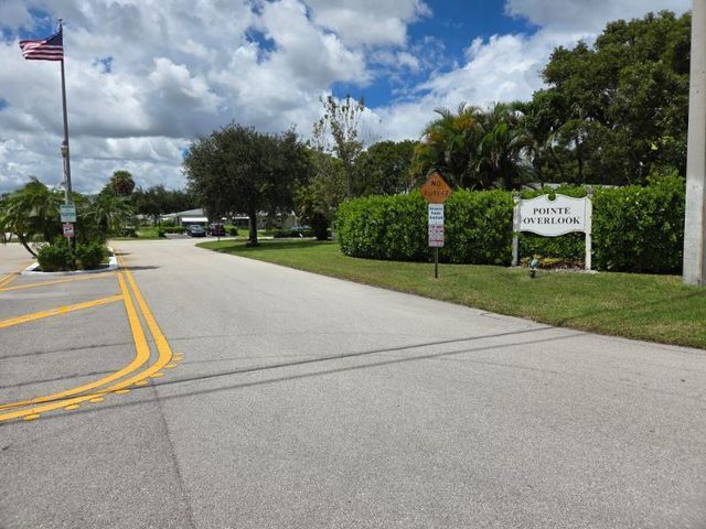 7205 W Oakridge Circle, Lake Worth, FL 33462