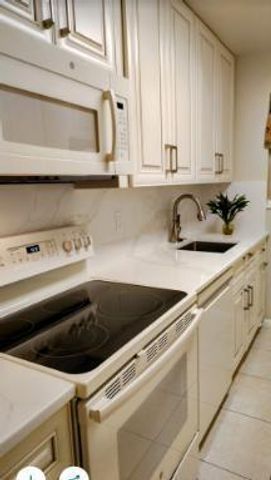 7205 W Oakridge Circle, Lake Worth, FL 33462