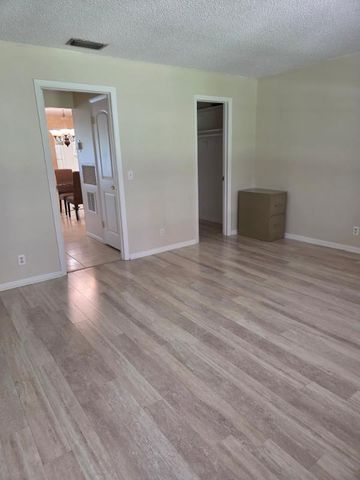 7205 W Oakridge Circle, Lake Worth, FL 33462