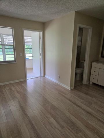 7205 W Oakridge Circle, Lake Worth, FL 33462