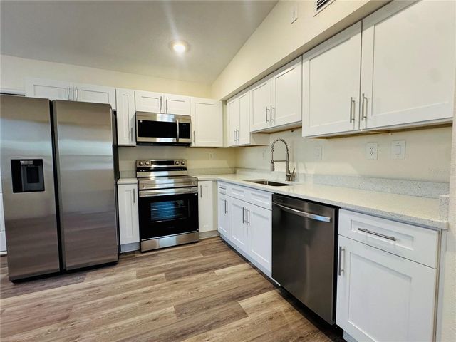 9805 N MYRTLE STREET, Tampa, FL 33617