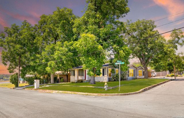 730 S Mesquite Ave, New Braunfels, TX 78130