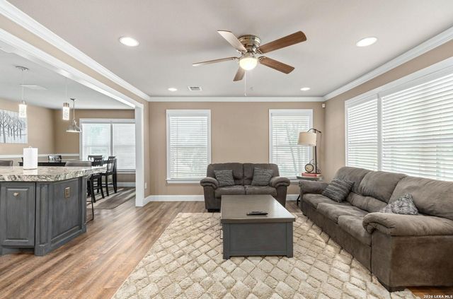 730 S Mesquite Ave, New Braunfels, TX 78130