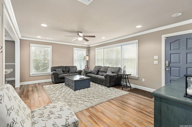 730 S Mesquite Ave, New Braunfels, TX 78130