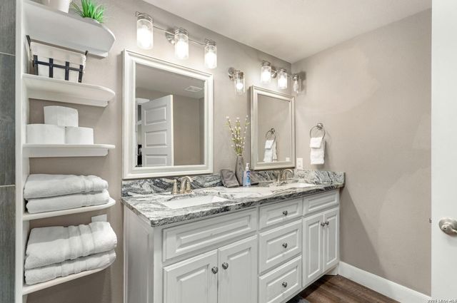 730 S Mesquite Ave, New Braunfels, TX 78130