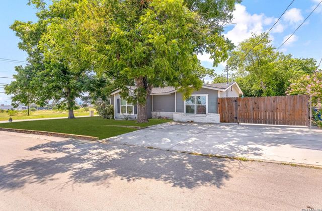 730 S Mesquite Ave, New Braunfels, TX 78130