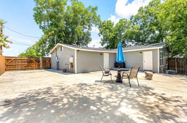 730 S Mesquite Ave, New Braunfels, TX 78130
