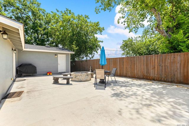 730 S Mesquite Ave, New Braunfels, TX 78130