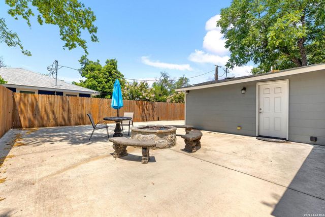 730 S Mesquite Ave, New Braunfels, TX 78130