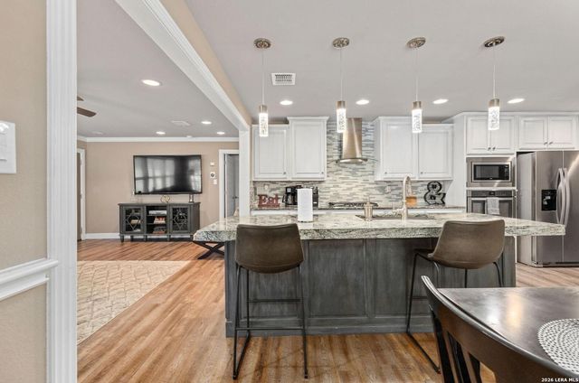 730 S Mesquite Ave, New Braunfels, TX 78130
