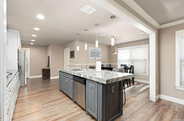 730 S Mesquite Ave, New Braunfels, TX 78130