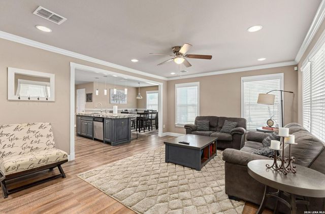 730 S Mesquite Ave, New Braunfels, TX 78130