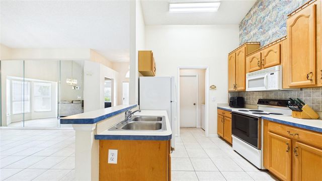 2013 W DEL WEBB BOULEVARD, Sun City Center, FL 33573