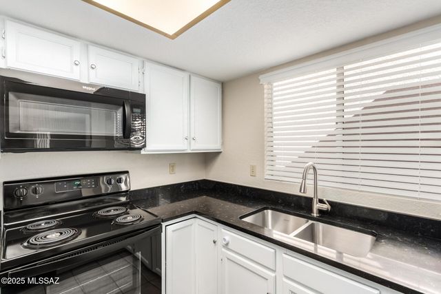 1665 N Rio Yaqui, Green Valley, AZ 85614