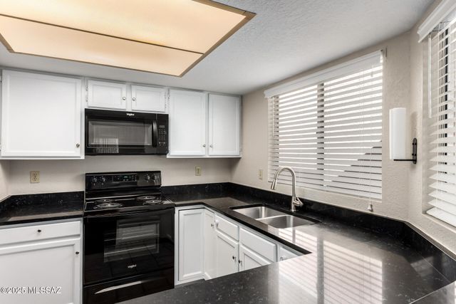 1665 N Rio Yaqui, Green Valley, AZ 85614