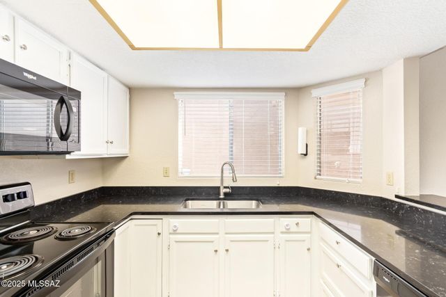 1665 N Rio Yaqui, Green Valley, AZ 85614