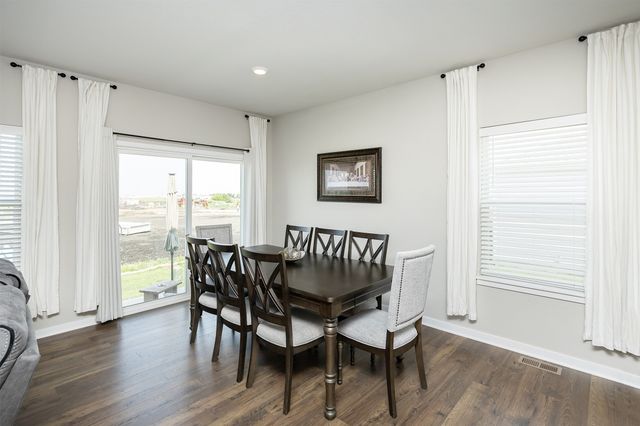 6828 NW 106th Street, Johnston, IA 50131