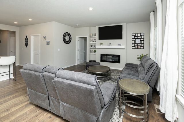 6828 NW 106th Street, Johnston, IA 50131